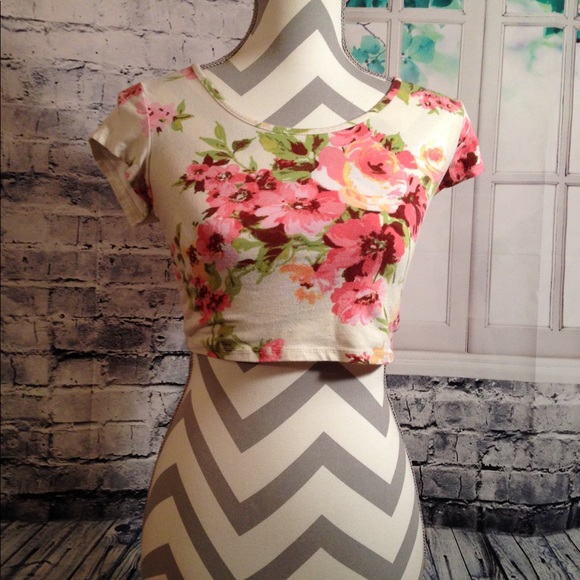 Cute Floral Crop Top size M - Picture 8 of 8